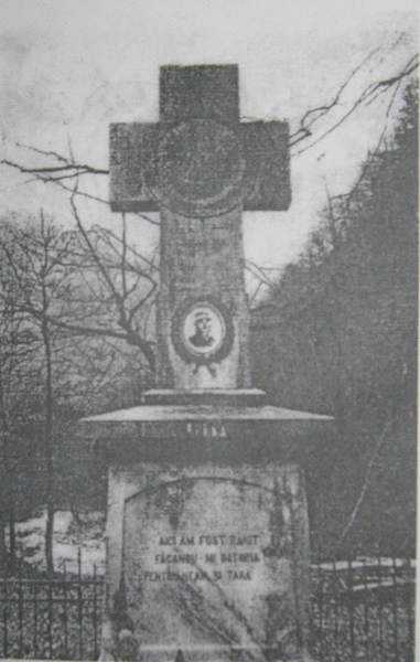 Cruce ridicata in Defileul Jiului, langa Manastirea Lainici, in memoria generalului Ioan Dragalina