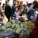 Chirii cu 30 la sută mai mici, în pieţe