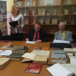 Doi caransebeşeni fac istorie la Biblioteca Judeţeană