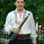Tineri interpreţi profesionişti: Nicolae-Alexandru Derlean, tânărul care și-a descoperit pasiunea în… pod