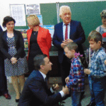 Premierul Sorin Grindeanu, din nou pe băncile şcolii, la Caransebeş