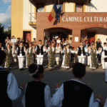 Armenişul continuă tradiţia jocului popular