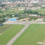 În „meciul” pentru Aeroportul Caransebeş, mingea este în terenul Consiliului Judeţean
