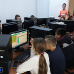 Copiii fac coding la Biblioteca „Mihail Halici”
