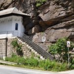 Mănăstirea Piatra Scrisă îşi sărbătoreşte hramul