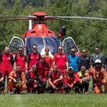 Salvamontişti şi personal medical al elicopterului SMURD de la Caransebeş, la un curs de salvare cu suport aero, în Gorj