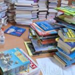 Jos pălăria! Donaţie de 1.000 de cărţi pentru Biblioteca din Caransebeş