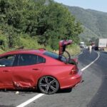 Un autoturism şi un autocamion s-au ciocnit în această dimineaţă pe DN 6